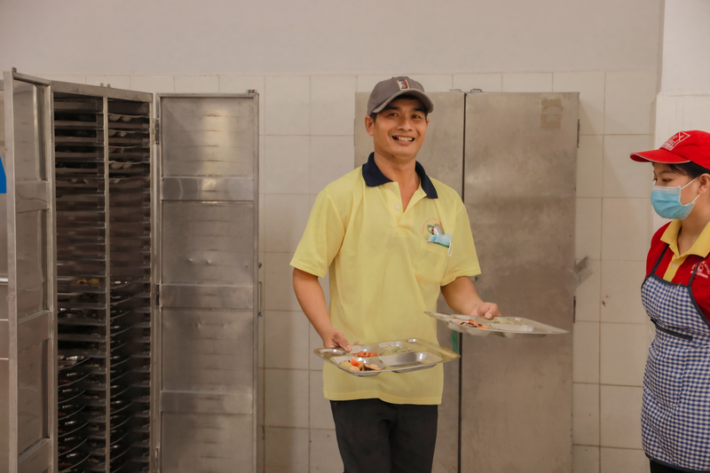 Hình ảnh khách hàng - Suất Ăn Công Nghiệp Hoàng Kim - Công Ty TNHH Một Thành Viên Suất Ăn Công Nghiệp Hoàng Kim